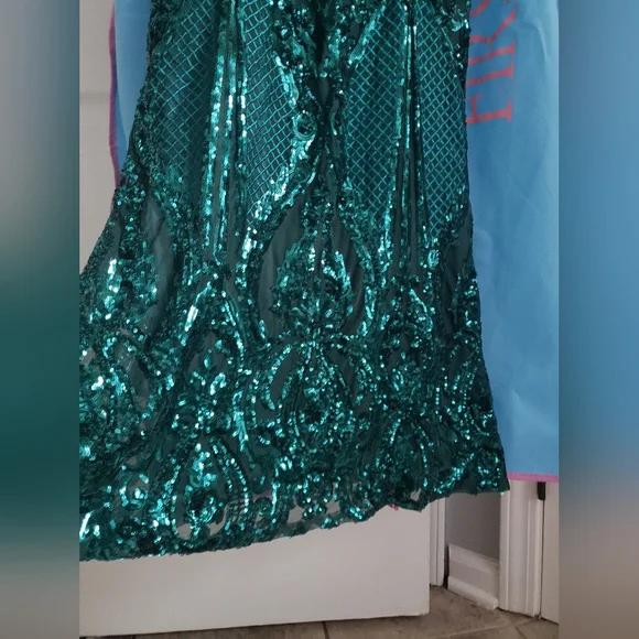 Emerald green mermaid/trumpet style formal gown / prom dress - Size 10